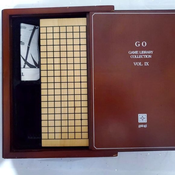 Go Game Set by Gatogi - Wooden Book Design - Picture 4 of 12